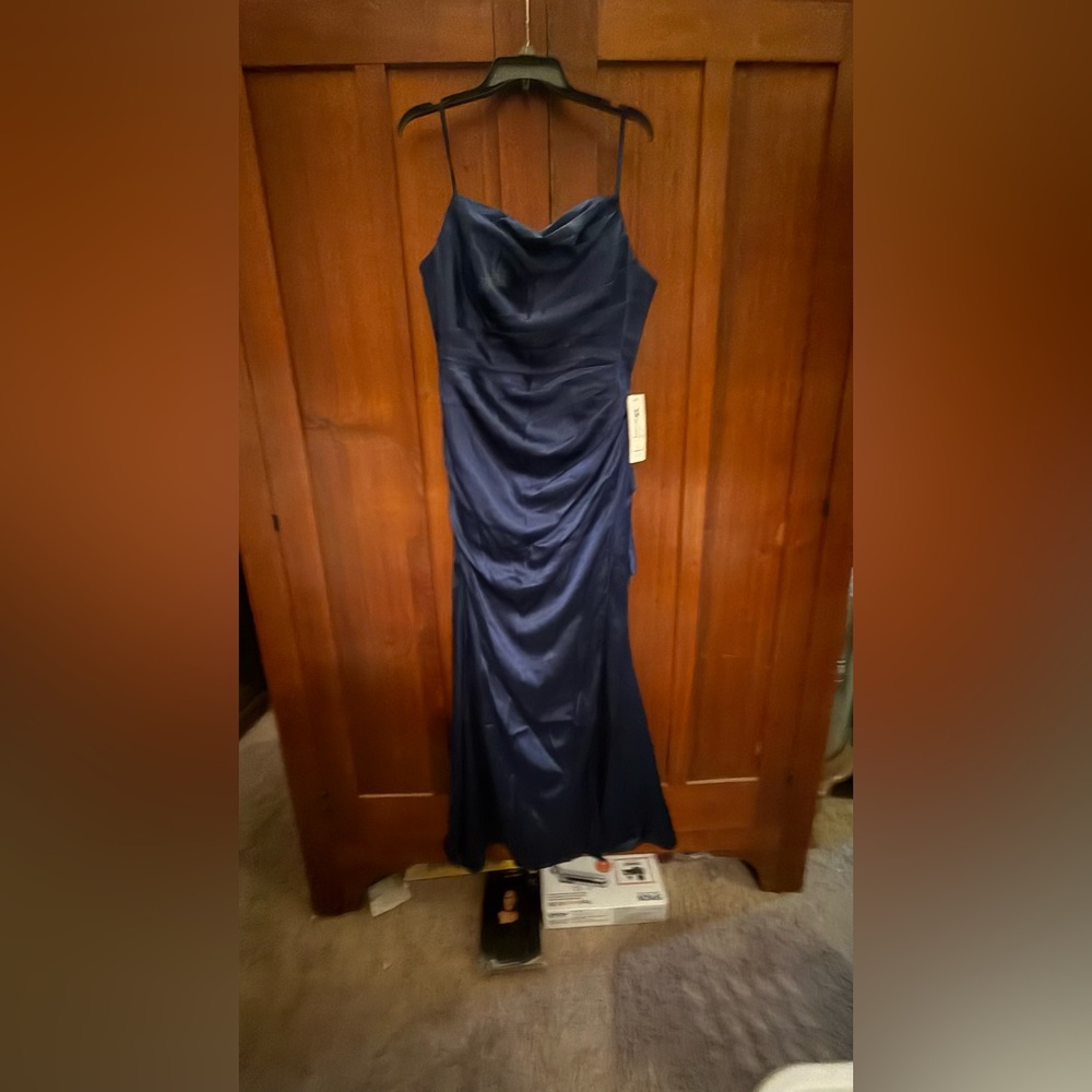 Elegant Navy Blue Evening Gown